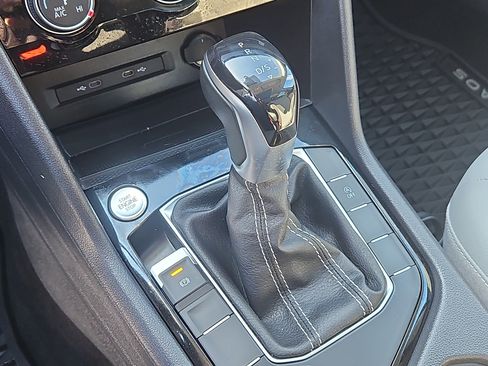 Certified 2023 Volkswagen Taos SE w/ Panoramic Sunroof Package image 16