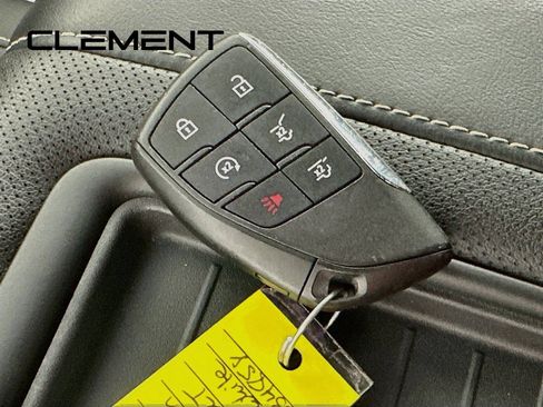 Used 2024 GMC Yukon XL SLT AWD/4WD image 24