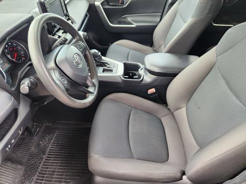 Used 2022 Toyota RAV4 LE FWD image 13