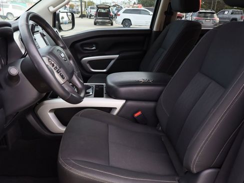 Used 2018 Nissan Titan SV w/ SV Convenience Package image 22