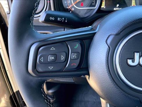 Certified 2025 Jeep Wrangler Unlimited Rubicon image 19