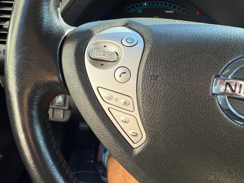 Used 2013 Nissan Leaf SL w/ Premium Pkg image 28