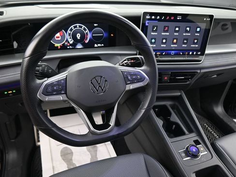 Used 2026 Volkswagen Tiguan SE R-Line AWD/4WD image 40