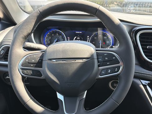 New 2027 Chrysler Pacifica Select w/ Family Tech Group AWD/4WD image 22