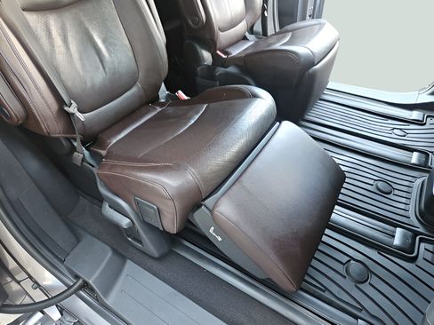 Used 2021 Toyota Sienna Platinum FWD image 29