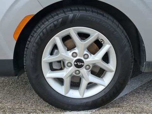 Used 2023 Kia Soul LX w/ Option Group 015 FWD image 13