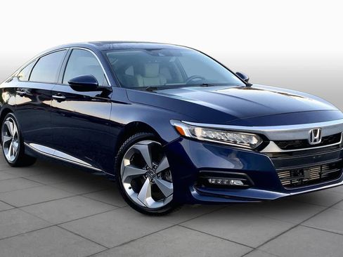 Used 2018 Honda Accord Touring image 3