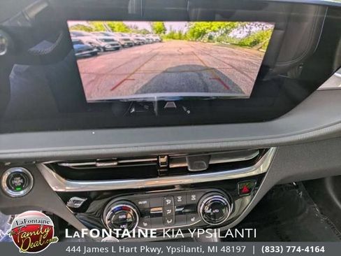Used 2024 Buick Envista Sport Touring w/ Convenience I Package FWD image 24