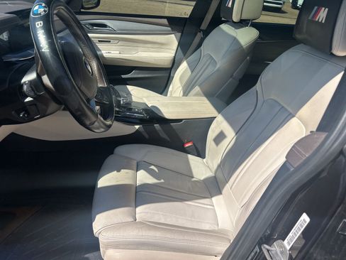 Used 2018 BMW 640i Gran Turismo xDrive image 12