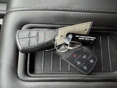 Used 2022 GMC Yukon XL SLE w/ Gmc Pro Safety Plus Package image 18