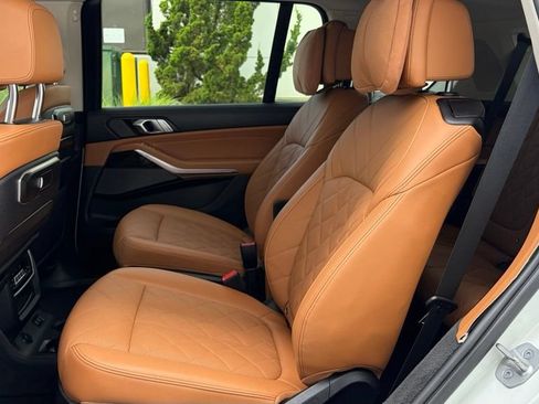 Used 2024 BMW X7 xDrive40i w/ Premium Package AWD/4WD image 9