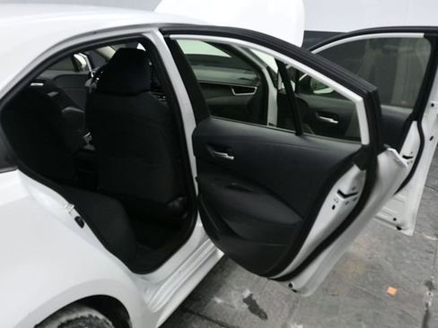 Used 2020 Toyota Corolla LE image 9