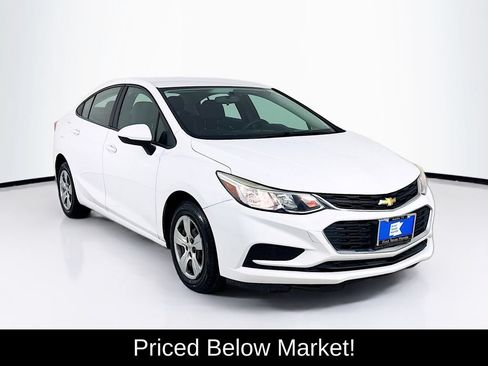 Used 2018 Chevrolet Cruze LS FWD image 1