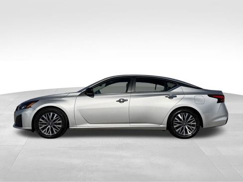 Used 2024 Nissan Altima 2.5 SV image 6