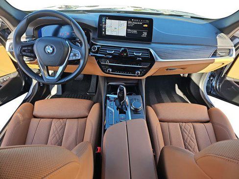 Certified 2023 BMW 530e w/ Premium Package image 9