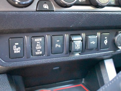 Used 2023 Toyota Tacoma TRD Off-Road w/ TRD Premium Off Road Package AWD/4WD image 25