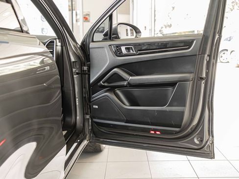 Used 2021 Porsche Cayenne E-Hybrid image 41