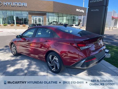 Used 2025 Hyundai Elantra Sport FWD image 13