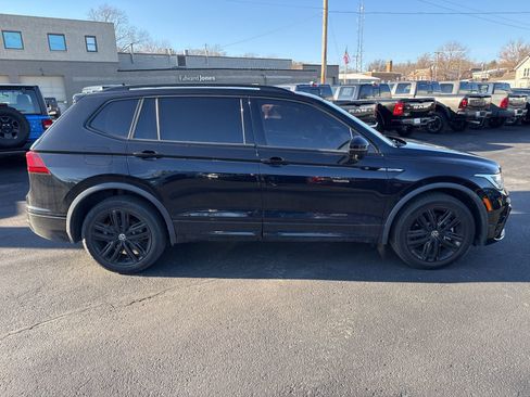 Used 2022 Volkswagen Tiguan SE R-Line image 9