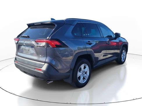 Used 2019 Toyota RAV4 XLE w/ Convenience Package FWD image 7