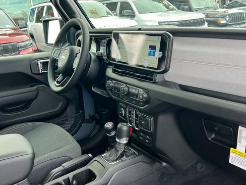 New 2025 Jeep Gladiator Sport image 11