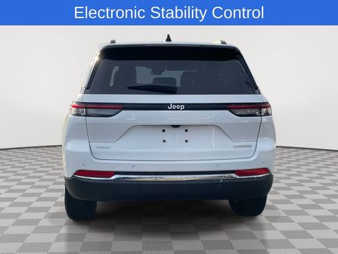 Used 2025 Jeep Grand Cherokee Laredo X image 8