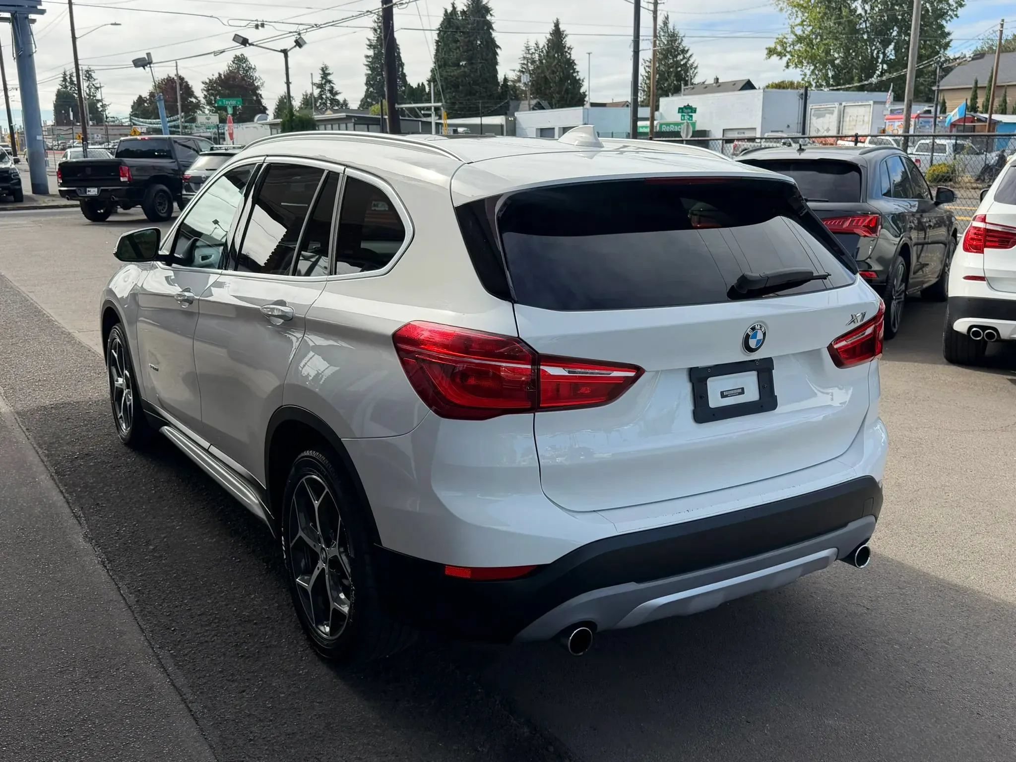 Used 2018 BMW X1 xDrive28i AWD/4WD image 5
