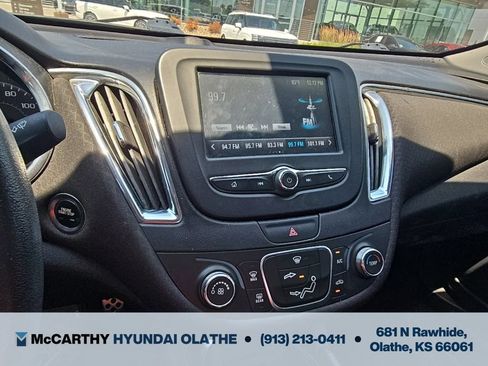 Used 2017 Chevrolet Malibu LT FWD image 8