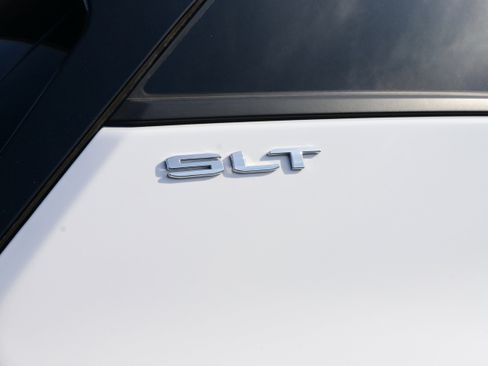 Used 2024 GMC Terrain SLT image 11