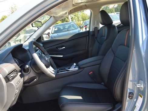 Used 2025 Nissan Sentra SR w/ SR Premium Package image 16