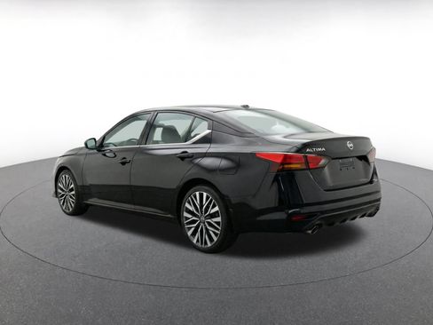 Used 2025 Nissan Altima 2.5 SV FWD image 7