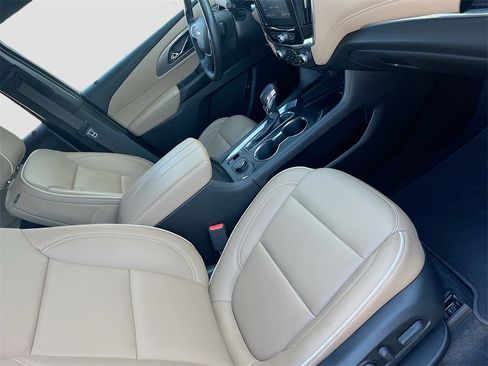 Used 2023 Chevrolet Traverse Premier image 30