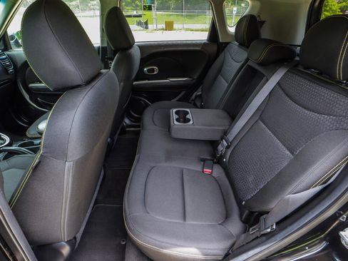 Used 2015 Kia Soul + FWD image 28