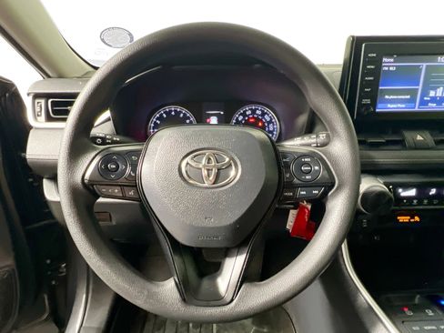 Used 2019 Toyota RAV4 LE image 17