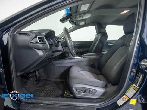 Used 2018 Toyota Camry LE w/ Convenience Package FWD image 11