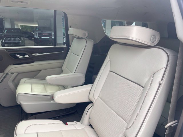 Used 2023 GMC Yukon XL Denali w/ Advanced Technology Package AWD/4WD image 6