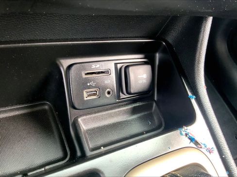 Used 2017 Jeep Cherokee Sport image 27