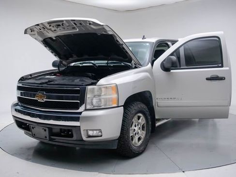 Used 2007 Chevrolet Silverado 1500 LT w/ 1LT Convenience Package AWD/4WD image 17
