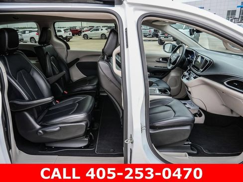 Used 2024 Chrysler Pacifica Limited FWD image 78