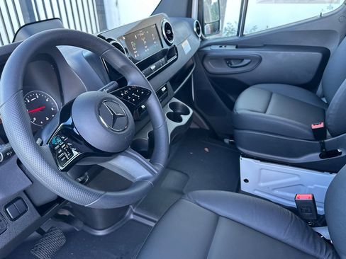 New 2025 Mercedes-Benz Sprinter 2500 image 10