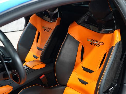 Used 2020 Lamborghini Huracan EVO RWD image 48