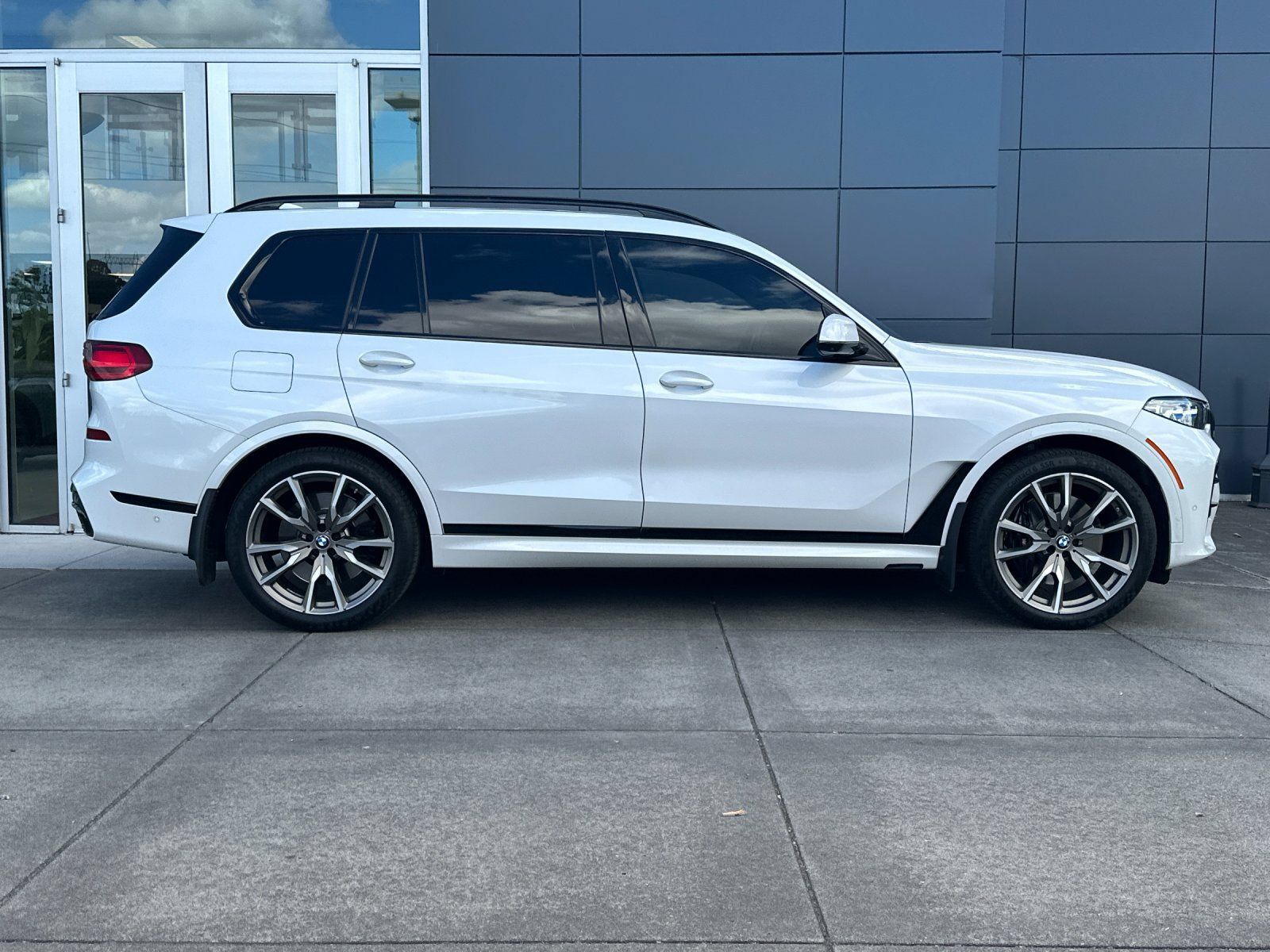 Used 2022 BMW X7 M50i AWD/4WD image 2