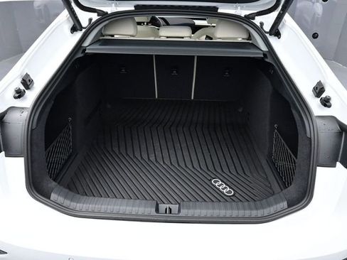 Used 2025 Audi A6 e-tron Prestige RWD image 16
