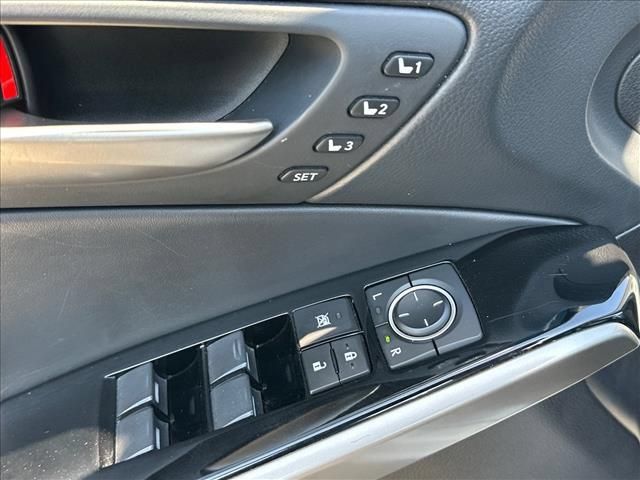 Used 2018 Lexus IS 300 AWD w/ Comfort Package image 19
