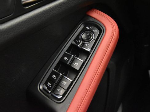 Used 2020 Porsche Macan S image 30