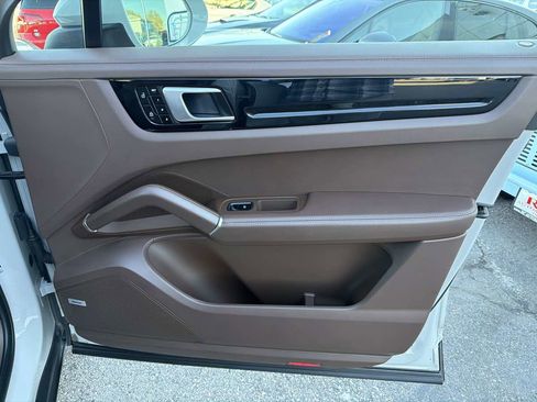 Used 2021 Porsche Cayenne Coupe image 18