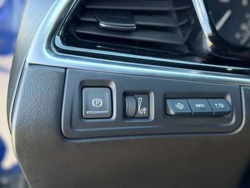 Used 2025 Cadillac XT6 Premium Luxury w/ Technology Package AWD/4WD image 28
