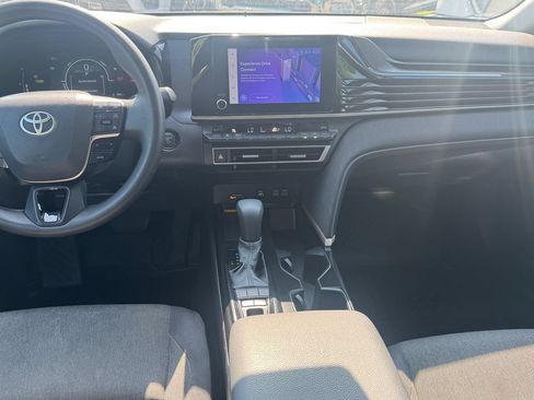 Used 2025 Toyota Camry SE FWD image 15