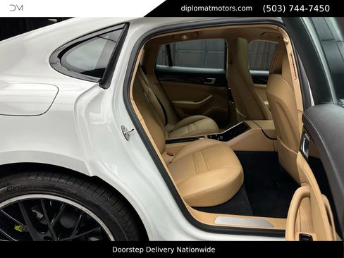 Used 2018 Porsche Panamera 4 image 21