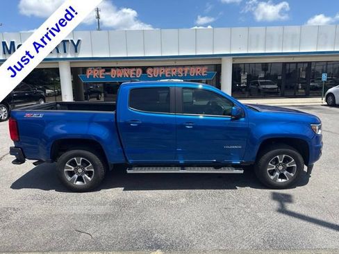 Used 2018 Chevrolet Colorado Z71 AWD/4WD image 2